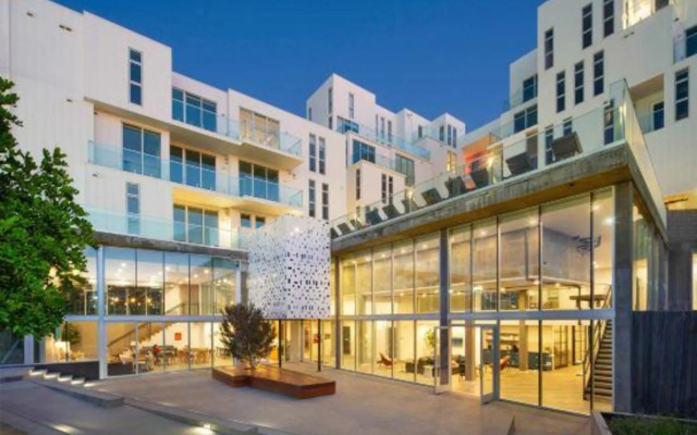 One Lux Stay at G8