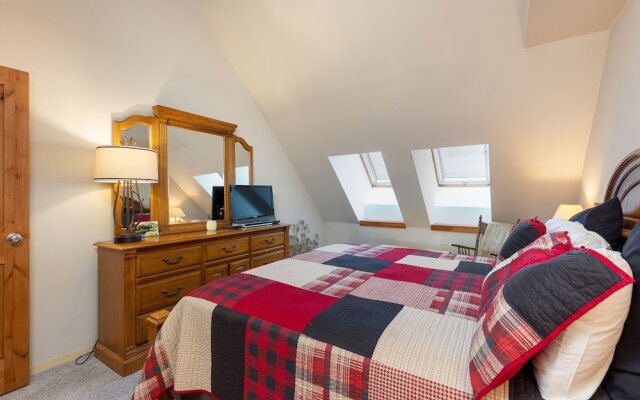 2130 The Pines 1 Bedroom Condo by RedAwning