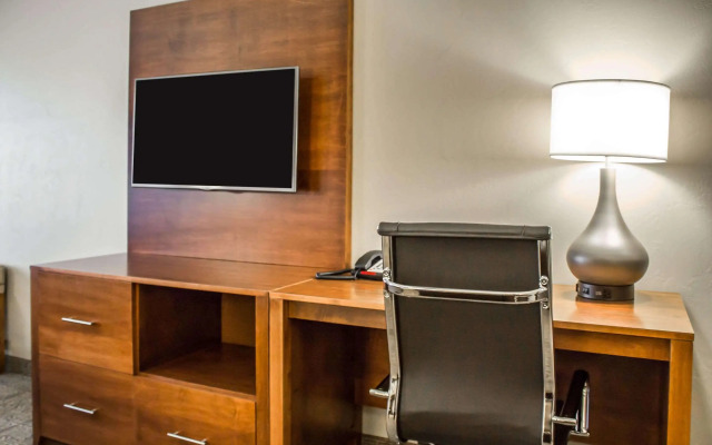 Comfort Suites Hartville - North Canton