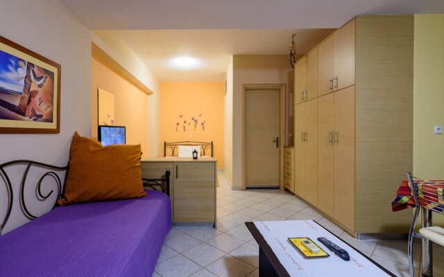 Kyparissia Garden Retreat - Cosy Master Suite