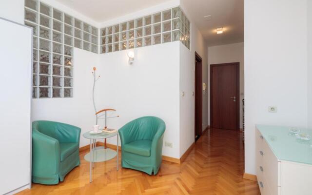 Seaside Apartment Gold 1row