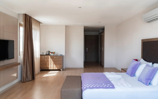 Ladies Beach Suit Otel