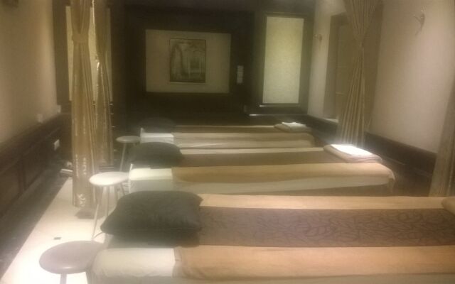 Golden Lotus Luxury Hotel