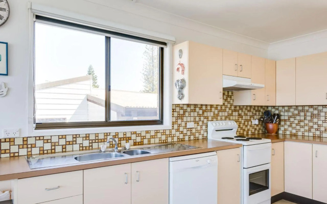 OSPREY Gerroa 4pm check out Sundays