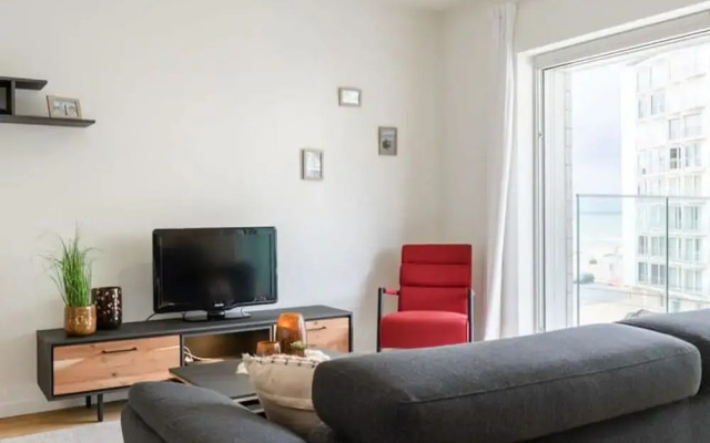 Lovely Apartment With Terrace and sea View