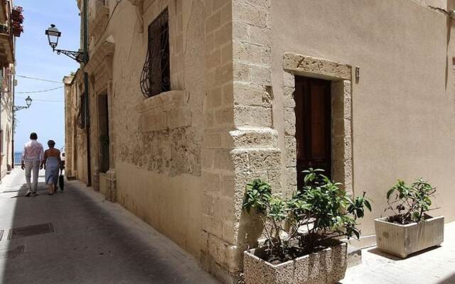 Beautiful Holiday Home In Siracusa With Sea View