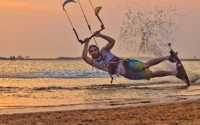 Kitesurfing Lanka