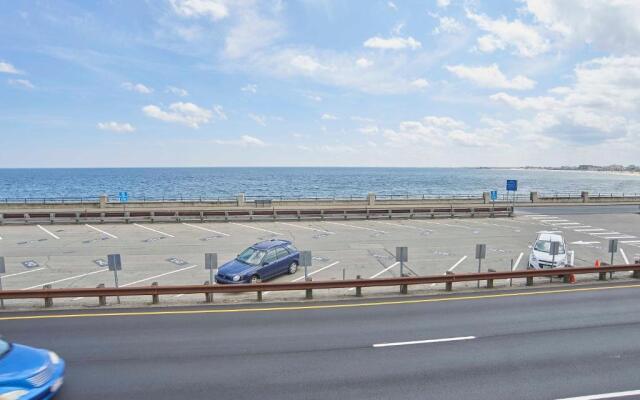 Atlantic Breeze Suites