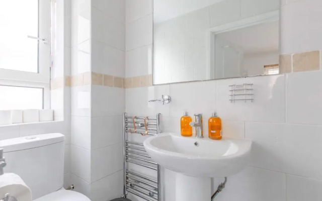 Spacious 3BD Flat, Close to Tube - Fulham!