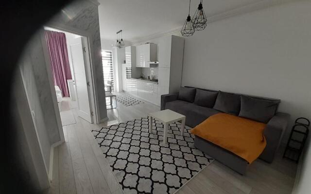 Apartament de lux cu curte si parcare