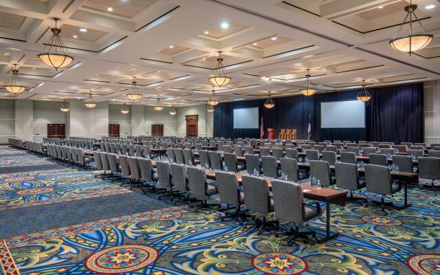 Hotel Roanoke & Conference Ctr, Curio Collection by Hilton