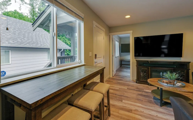 Modern Seatac Gem w/ Fireplace & Smart Tvs!
