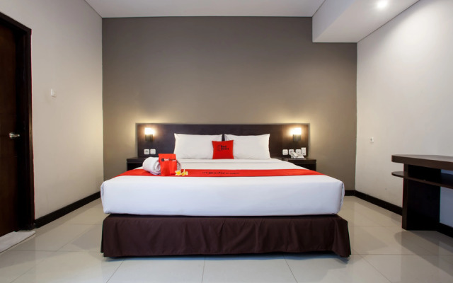 RedDoorz Premium Near Exit Toll Malang