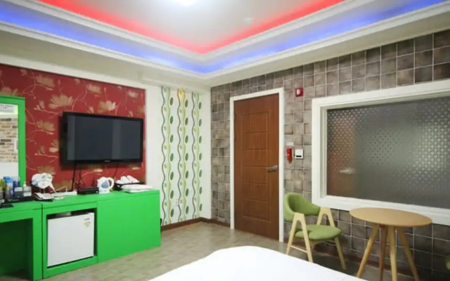 W Motel