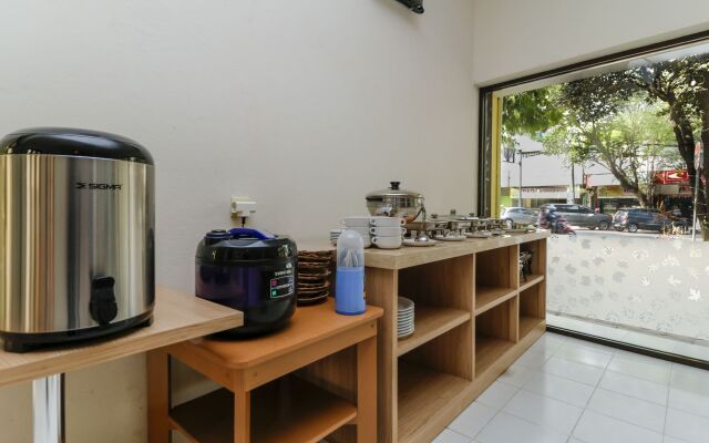 RedDoorz Plus @ Slamet Riyadi