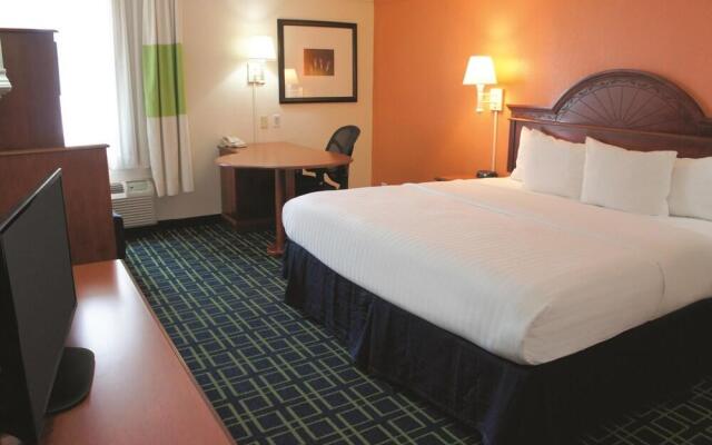 La Quinta Inn & Suites By Wyndham Tulsa Central
