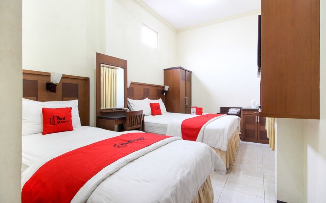 RedDoorz Plus @ Tegal Panggung