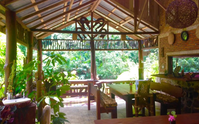 Kupu Kupu Garden Guest House & Cafe