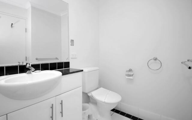 Barrington, 713/35-45 Shoal Bay Road