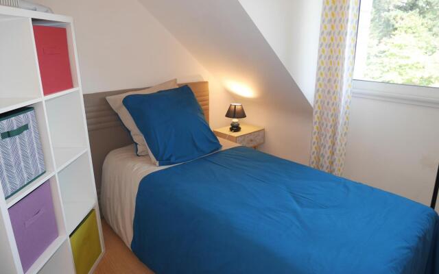 Comfortable Holiday Home With Partial sea Views, Douarnenez-treboul