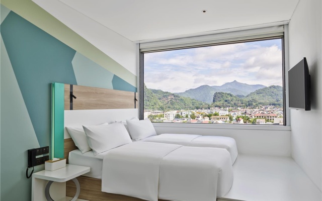 Tru by Hilton Hoa Binh City Centre – Guest Rooms – Hoa Binh