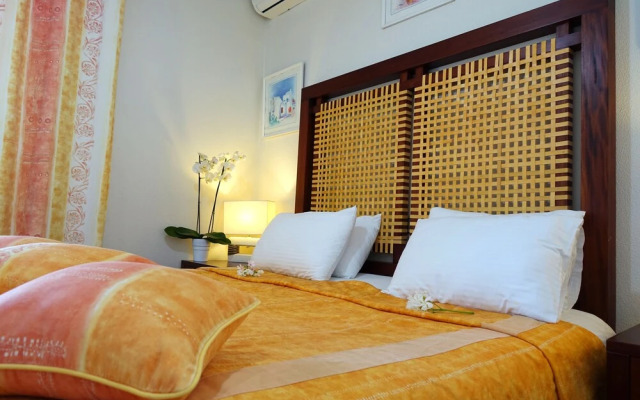 Le Coq Apartments