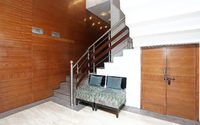 OYO 4258 Hari's Court Inns & Hotels