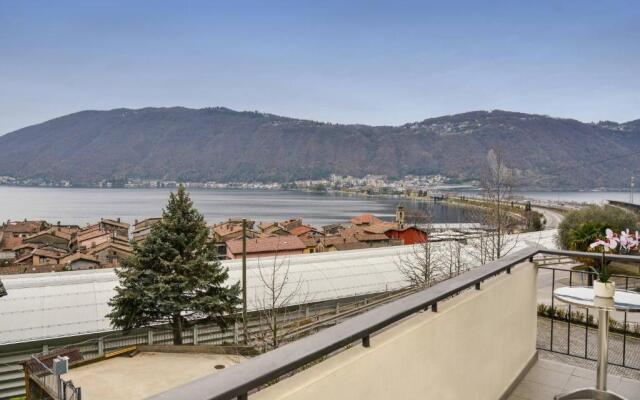 Stunning Lake View Apartment