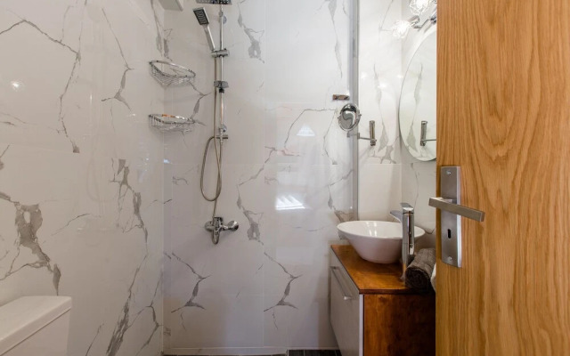 Kismet Apt - Retreat to a Stylish home