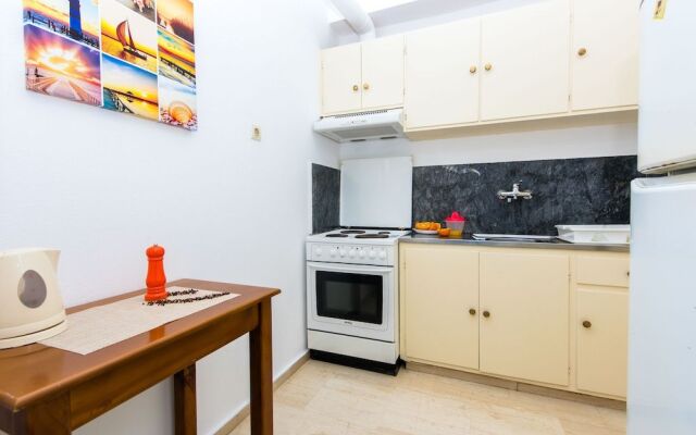 Neda Studios & Apartments