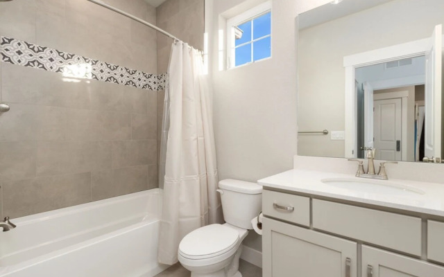 Noco Retreat - King Beds, Fireplace, Scenic Trails