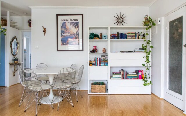 Retro 1 Bedroom Apartment In Melbourne's Hawthorn