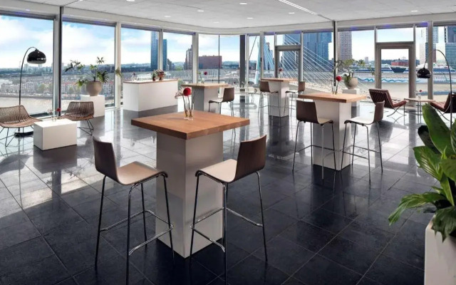 Отель DoubleTree by Hilton Rotterdam Centre