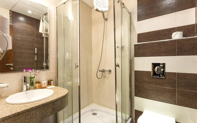 City Avenue Hotel by HMG