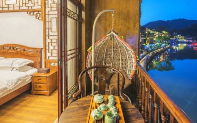 Zuimei Fenghuang Boutique Riverside Guesthouse