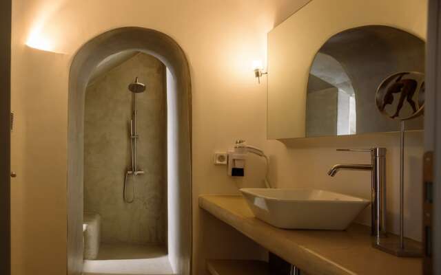 Oia Treasures Art Suites
