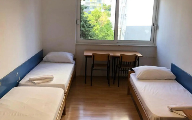 Split Summer Budget Rooms