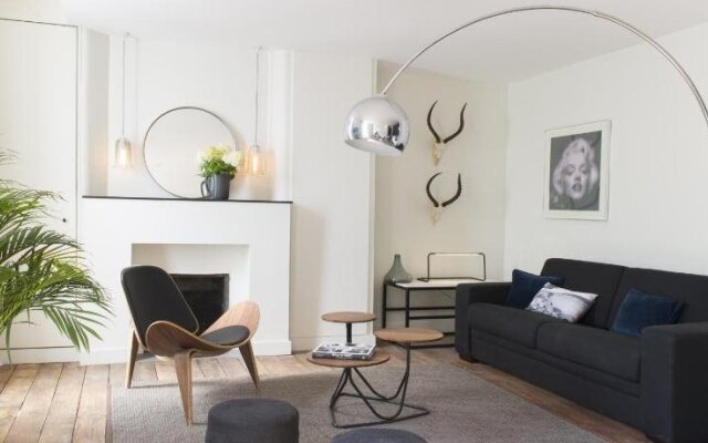 Chez Laurence Du Tilly