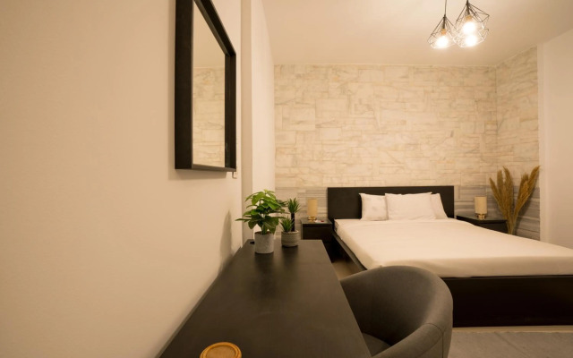 Elegant Hospitality - Garden Duplex