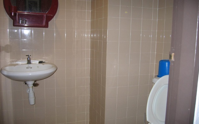 Sunshine Bayu Emas Apartment – Bathroom – Batu Ferringhi