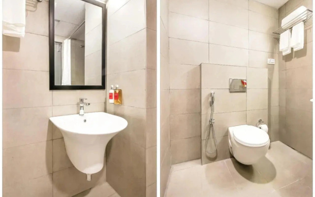 H Square by OYO Rooms