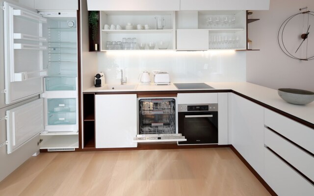 Stylish Apartment 100m from the Beach