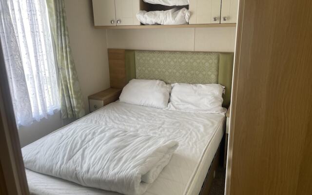 Stunning 3-bed Caravan in Clacton-on-sea
