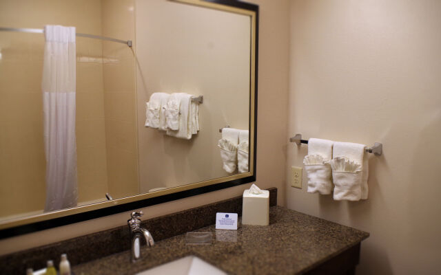 Best Western Plus Lincoln Inn & Suites