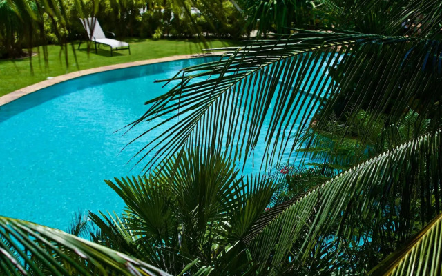 Lara Hotel