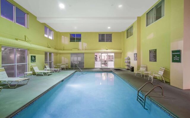 La Quinta Inn & Suites Knoxville Airport