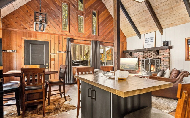 Backway Hideaway Close to the Village!