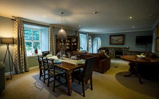 The Farmhouse, 6 Bed Property, Forres