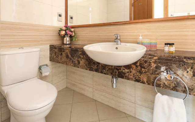 Spacious 2BR Dubai Marina Apartment, Amazing Location!
