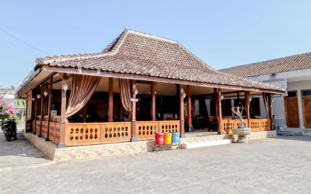 Griya Limasan Hotel by ZUZU